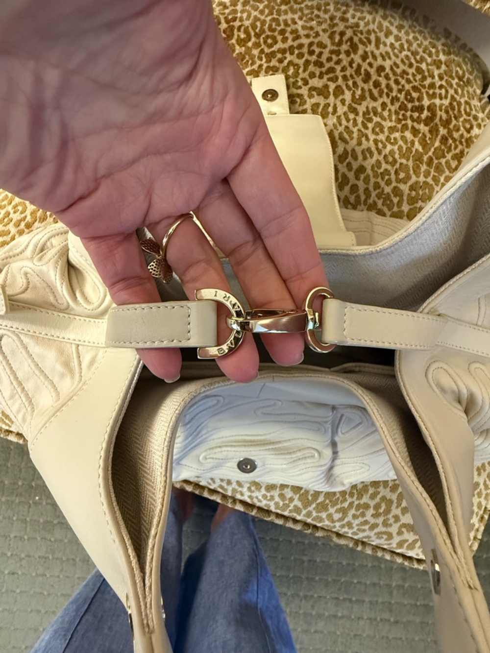 💯Auth Bvlgari Cream Leather Shoulder Bag/Satchel w Gold BVLGARI Rings &hardware - Picture 13 of 16
